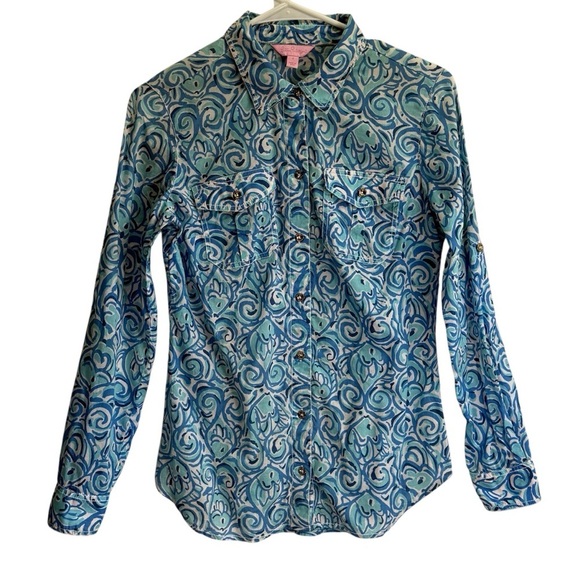 Lily Pulitzer Cruiser Blue Chasing Tail Button Up. Size 2 - Picture 3 of 16